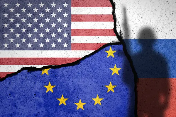 ABD, AB ve Rusya 'nın bayrakları kırık duvarlara asker gölgesiyle boyanmış