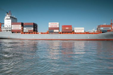 Klaipeda, Litvanya, 27 Mayıs 2025: Klaipeda limanında konteyner gemisi Annalisa P