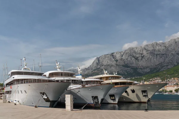 stock image Huge tourist carts in the bay. big plan. In the background is the city of Makarska. Croatia. High mountains