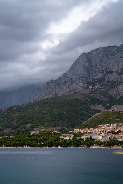 Μακάρσκα Τουριστική Παραθαλάσσια Πόλη Makarska Dalmatia Αρχιπέλαγος Της Κροατίας Stormy — Φωτογραφία Αρχείου