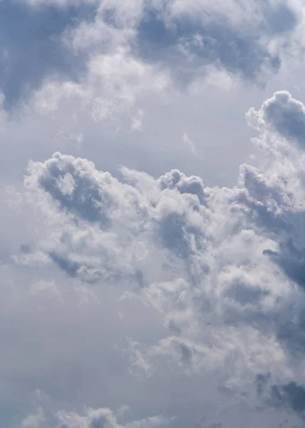 Latar Langit Biru Dengan Awan Besar Awan Langit — Stok Foto