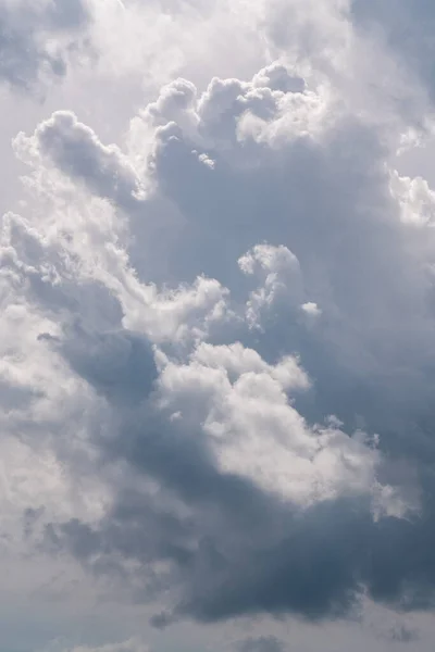 Fondo Cielo Azul Con Grandes Nubes Nubes Del Cielo Imágenes De Stock Sin Royalties Gratis