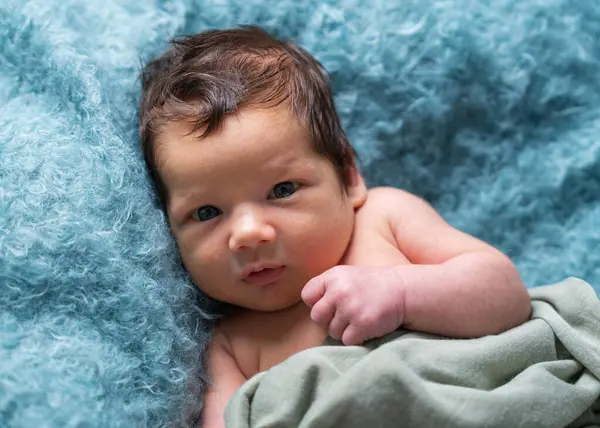 Bebé Recién Nacido Los Primeros Días Vida Lindo Niño Recién Imágenes De Stock Sin Royalties Gratis