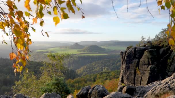 Herbstlicher Blick Auf Die Felsen Nationalpark Sächsische Schweiz Deutschland Vordergrund — Stockvideo