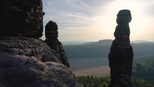 Erstaunliche Sandsteinfelsen Nationalpark Sächsische Schweiz Morgenstimmung Sonnenaufgang Den Bergen — Stockvideo