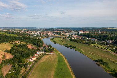 Meissen, Almanya, Elbe Nehri, Albrechtsburg Kalesi 'nin turistik manzarası. Ünlü turizm beldesi. 