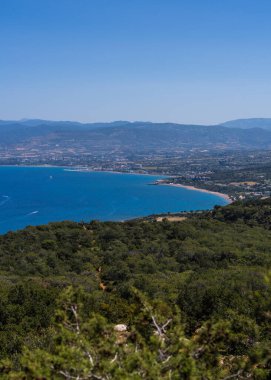 Polis 'in resimli manzarası, Kıbrıs' ın sakin kıyı kasabası doğa ve geleneksel mimariyle çevrili. Seyahat için ideal, doğa esinlenilmiş kavramlar.