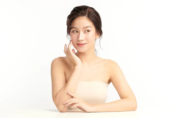 Hermosa Mujer Asiática Joven Con Piel Limpia Fresca Sobre Fondo — Foto de Stock