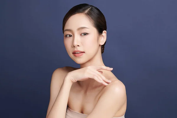 Beautiful Young Asian Woman Clean Fresh Skin Blue Background Face — Fotografia de Stock