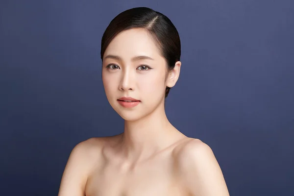 Beautiful Young Asian Woman Clean Fresh Skin Blue Background Face — Stockfoto