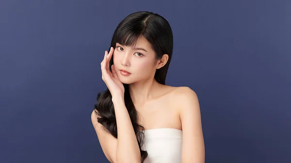 Beautiful Young Asian Woman Clean Fresh Skin Blue Background Face — Photo