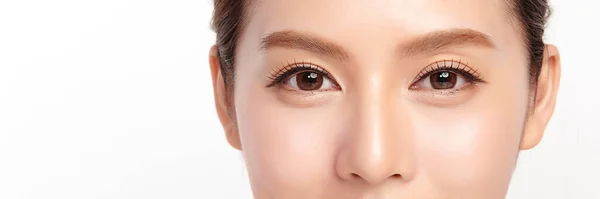 Nahaufnahme Der Schönheit Asiatische Frau Auge Auf Weißem Hintergrund — Stockfoto