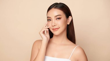 Taze bej arkaplan, yüz bakımı, yüz bakımı, kozmetoloji, güzellik ve kaplıca, Asyalı kadın portresi.