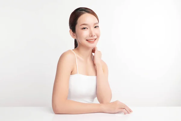 Wanita Asia Muda Cantik Dengan Kulit Bersih Dan Segar Dengan — Stok Foto