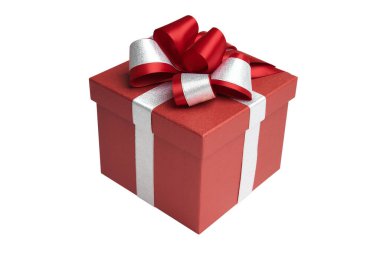 Gümüş kurdeleli kırmızı hediye kutusu ve beyaz arka planda kırmızı fiyonk.,