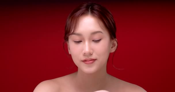 배경에 피부를 아름다운 아시아인 아름다움과 아시아 초상화 — 비디오