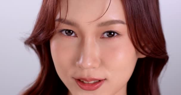 Belle Jeune Femme Asiatique Avec Une Peau Propre Fraîche Sur — Video