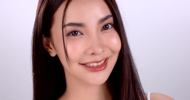 Belle Jeune Femme Asiatique Avec Une Peau Propre Fraîche Sur — Video