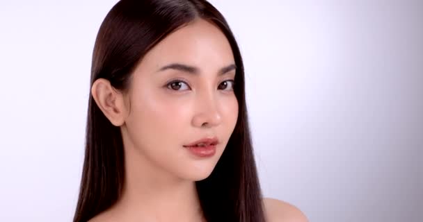 Bella Giovane Donna Asiatica Con Pelle Fresca Pulita Sfondo Bianco — Video Stock