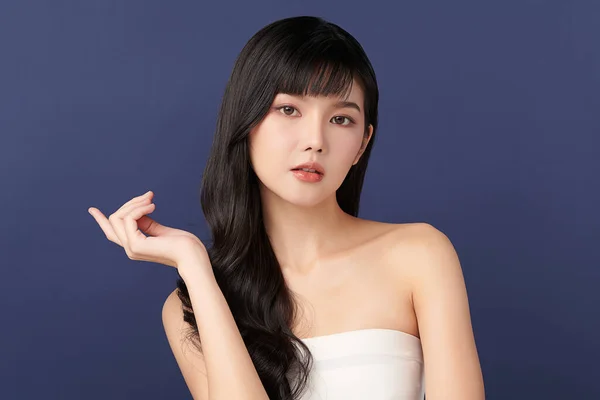 Beautiful Young Asian Woman Clean Fresh Skin Blue Background Face — Stok Foto