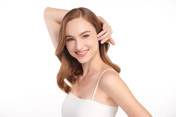 Schöne Junge Frau Mit Sauberer Frischer Haut Auf Weißem Hintergrund — Stockfoto