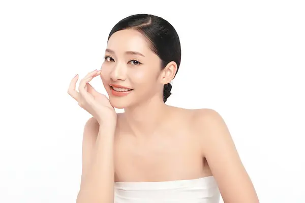 Mooie Jonge Aziatische Vrouw Met Schone Frisse Huid Witte Achtergrond Stockfoto