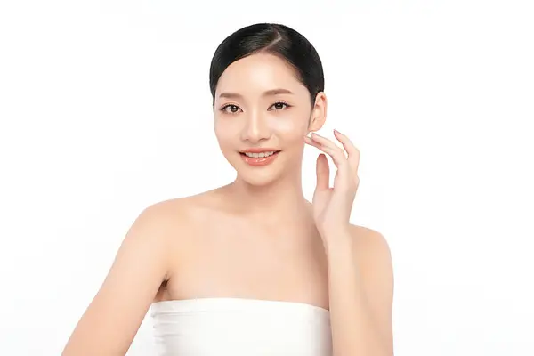 Mooie Jonge Aziatische Vrouw Met Schone Frisse Huid Witte Achtergrond Stockafbeelding