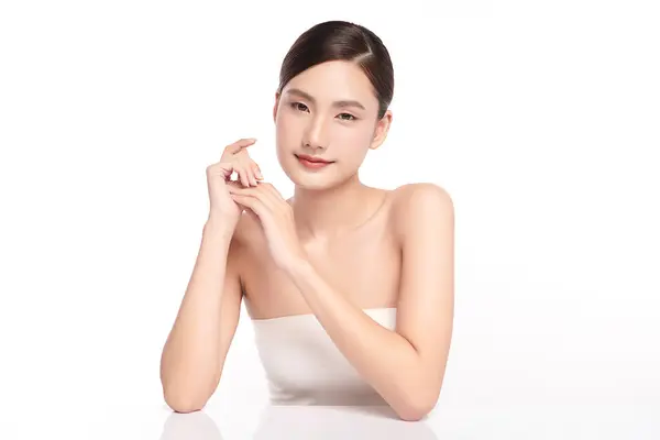 Smuk Ung Asiatisk Kvinde Med Ren Frisk Hud Hvid Baggrund Royaltyfrie stock-fotos
