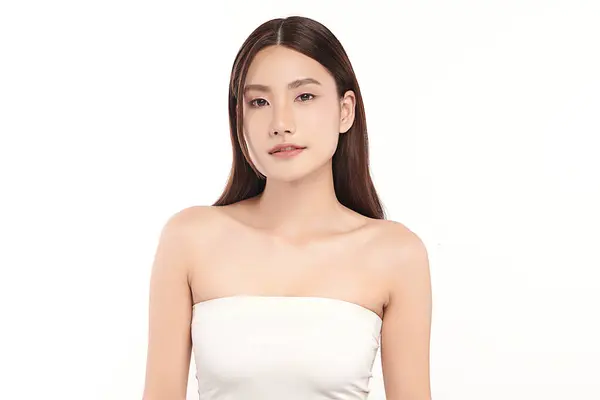 Smuk Ung Asiatisk Kvinde Med Ren Frisk Hud Hvid Baggrund Stock-billede