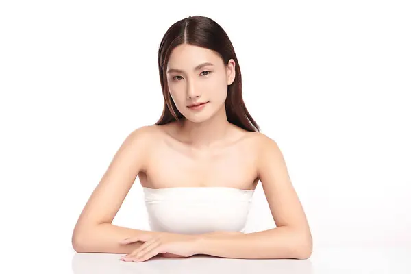 Bella Giovane Donna Asiatica Con Pelle Fresca Pulita Sfondo Bianco Fotografia Stock