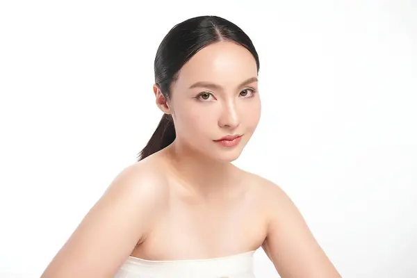 Hermosa Mujer Asiática Joven Con Piel Limpia Fresca Sobre Fondo Fotos De Stock