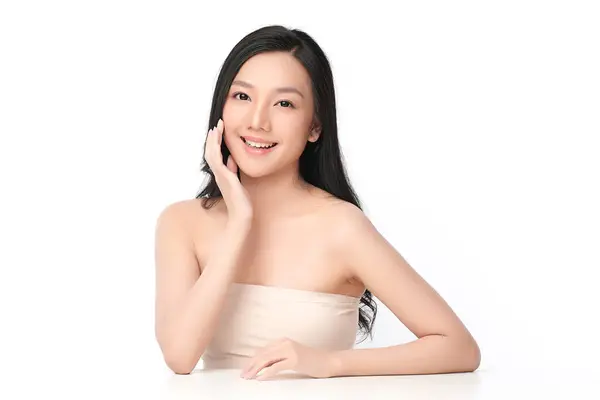 Mooie Jonge Aziatische Vrouw Met Schone Frisse Huid Witte Achtergrond Stockafbeelding
