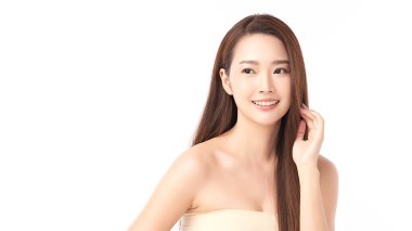 Beyaz arka planda temiz tenli güzel Asyalı kadın, yüz bakımı, yüz bakımı, kozmetoloji, güzellik ve kaplıca, Asyalı kadın portresi.