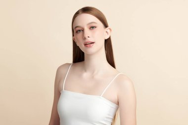 Bej arkaplan, yüz bakımı, yüz bakımı, kozmetoloji, güzellik ve kaplıca, kadın portresi..