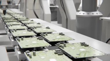 Geleceği düşün. Parlak Elektronik Fabrikasında Yüksek Hassas Robot Kolları. Tam Otomatik Modern PCB Assembly Line. Devre Panosuna Bileşen Kurulumu. Elektronik Cihazlar Üretim Endüstrisi. 3d hazırlayıcı