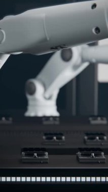 Geleceği düşün. Yüksek Hassas Robot Kolları. Parlak Elektronik Fabrikası. Tam Otomatik Modern PCB Assembly Line. Bileşen Kurulum Devresi. Elektronik Cihazlar Üretim Endüstrisi. 3d hazırlayıcı