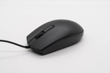 Beyaz bir arka plan üzerinde izole siyah bilgisayar fare