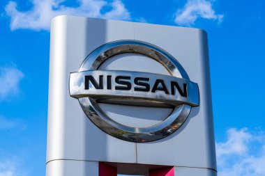 Wolverhampton, İngiltere - 29 Mart 2024: Nissan bir araba galerisinde dış tabela