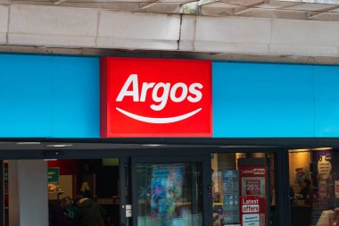 Birmingham, İngiltere 16 Nisan 2024: İngiltere merkezli katalog dükkanı Argos 'un dış tabelası 