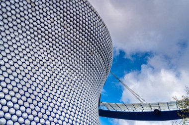 Birmingham, İngiltere 16 Nisan 2024: Birmingham, İngiltere 'deki Selfridges binasının modern tasarımı