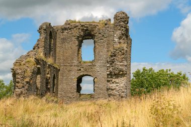 Clun Kalesi 'nin kalıntıları Clun, Shropshire, İngiltere' de bir ortaçağ kalesi.