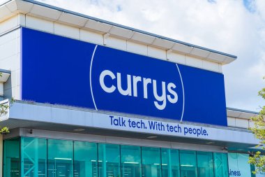 Çarşamba, İngiltere - 23 Mayıs 2025: Uk tabanlı teknoloji perakendecisi Currys 'in ön tabelaları