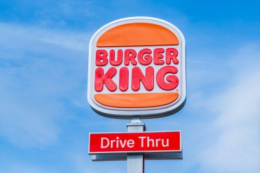 Erdington, Birmingham, Birleşik Krallık 4 Temmuz 2025 ABD 'nin çok uluslu fast food restoran zinciri Burger King Drive Thru' nun işareti.