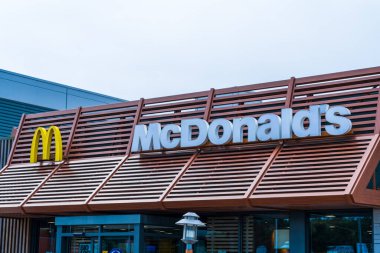 Erdington Birmingham, İngiltere 4 Temmuz 2025 ABD çok uluslu fast food restoranı, McDonalds