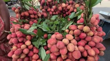 Sergilenen taze meyve ve sebzeler