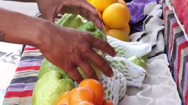 Piyasada taze ve organik sebzeler