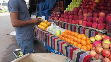 Marketten sebze alan adam