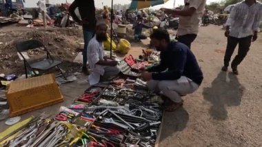 Hindistan şehrinin satıcısı.