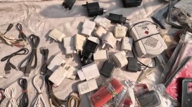 Duvardaki elektrik bileşenleri