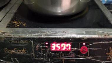 Lezzetli bir yiyeceğe yakın.